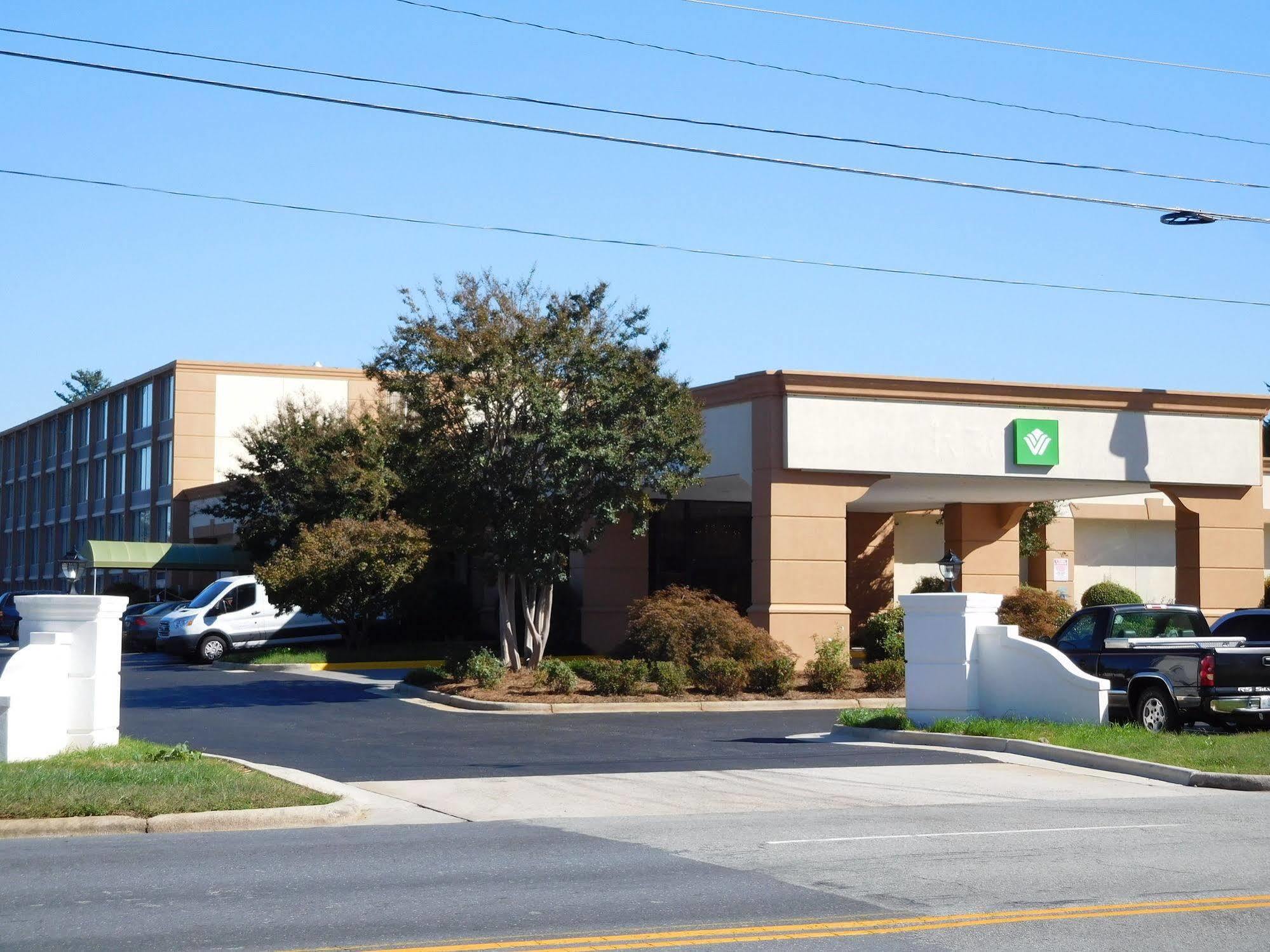 Wyndham Garden Greensboro Exteriér fotografie