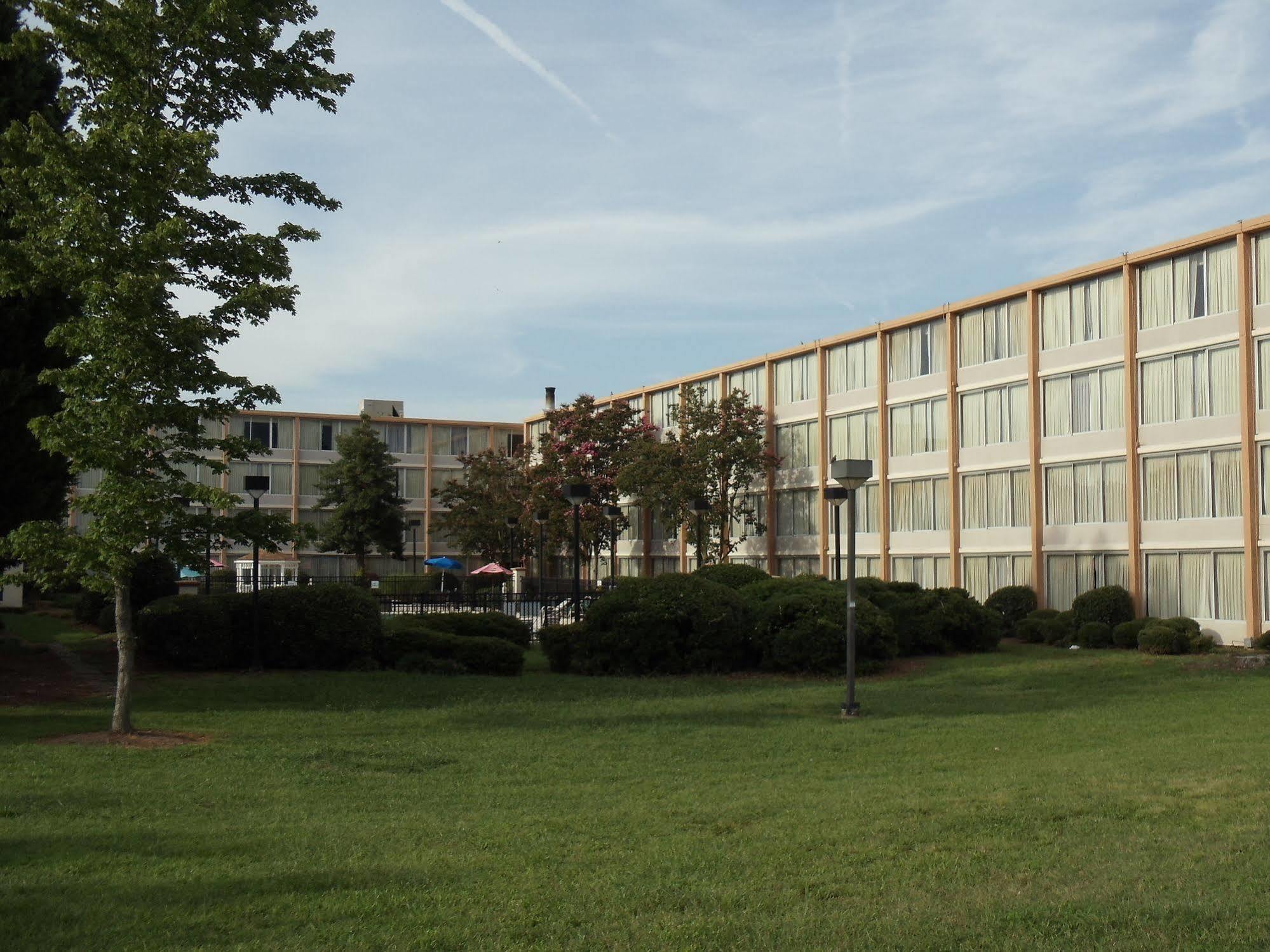 Wyndham Garden Greensboro Exteriér fotografie